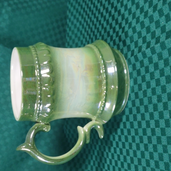 Vintage Norcrest Iridescent Holly Mug - Picture 3 of 7